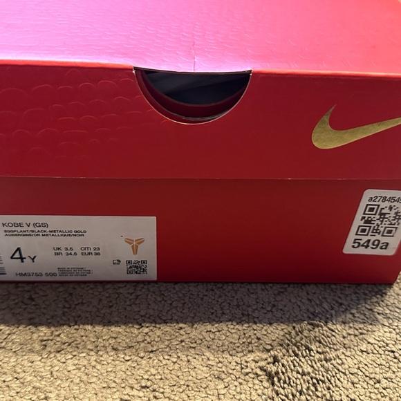 Nike Kobe V Boy’s Black and Gold Athletic Shoes - New never worn in box - Picture 8 of 9